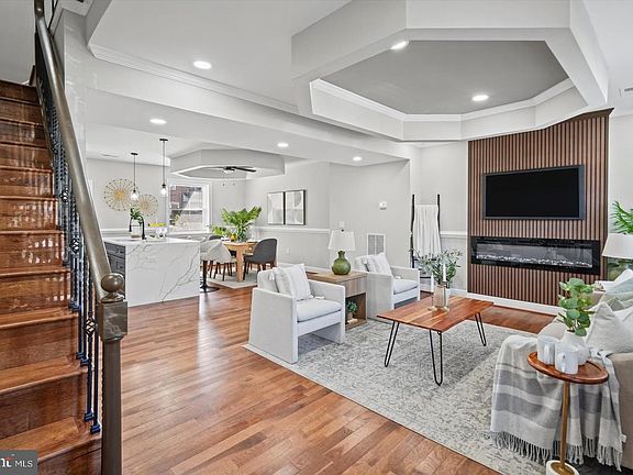 3rd image of 3205 Leighton Ave