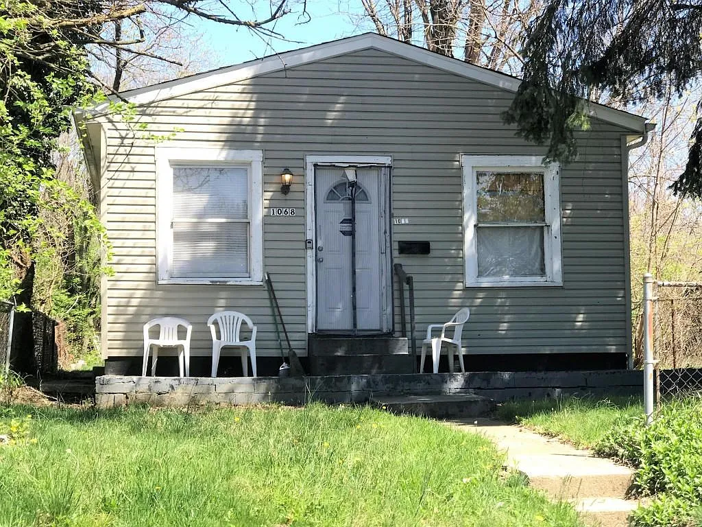 1068 Olmstead Ave photo 1