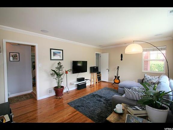 4th image of 449 E Wendell Way