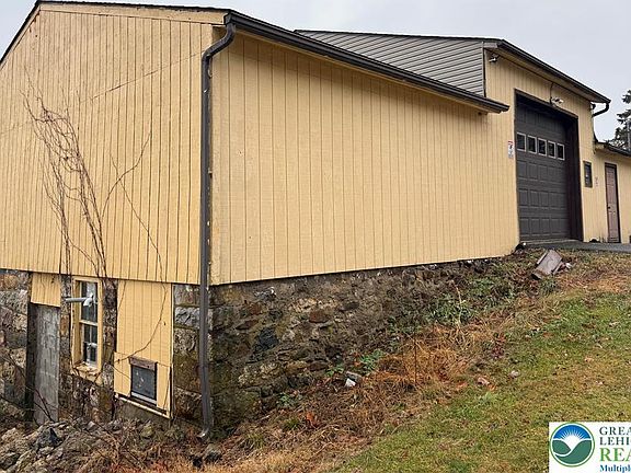 4th image of 2552 Spring St