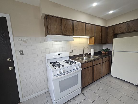 3rd image of 426 Alles St APT 3S
