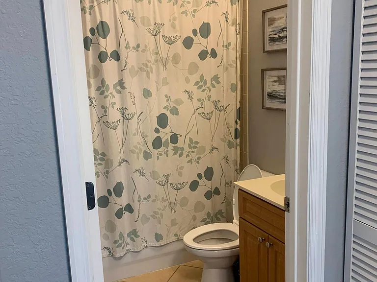 Upstairs full bath