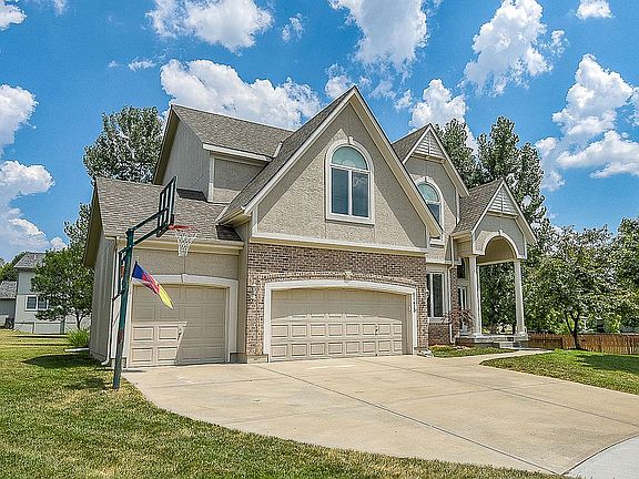 2 Story in Cul De Sac