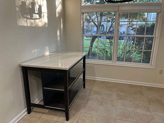 kitchen/breakfast area