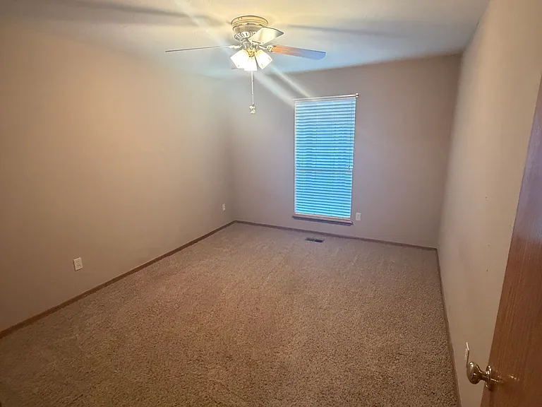 1612 N Locust Ter — Photo 19