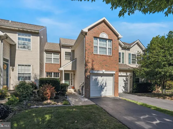 100 Hunt Club Dr, Collegeville, PA 19426