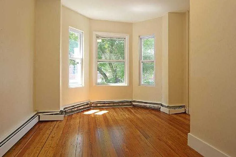 4 bed, $3,000 — Photo 2