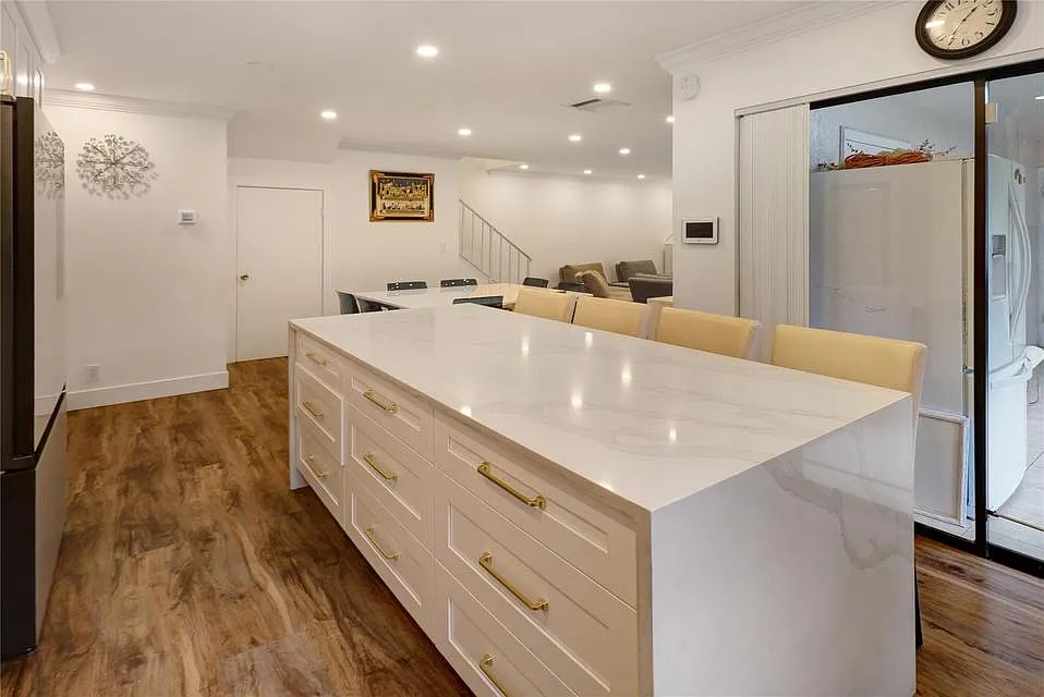 3 bed, 2.5 bath, 1782 sqft, $3,300 — Photo 4