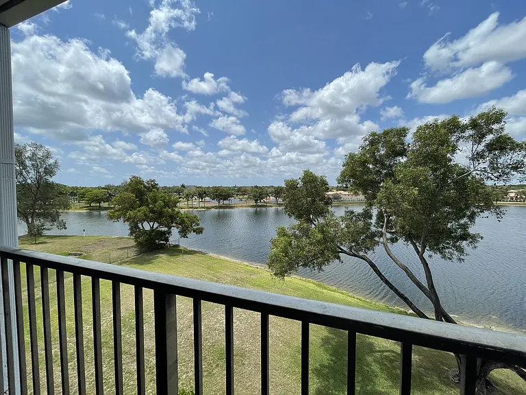 8560 N Sherman Cir #504 — Photo 10