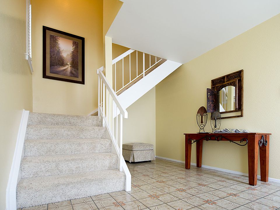 1st image of 168 Valleyview Way
