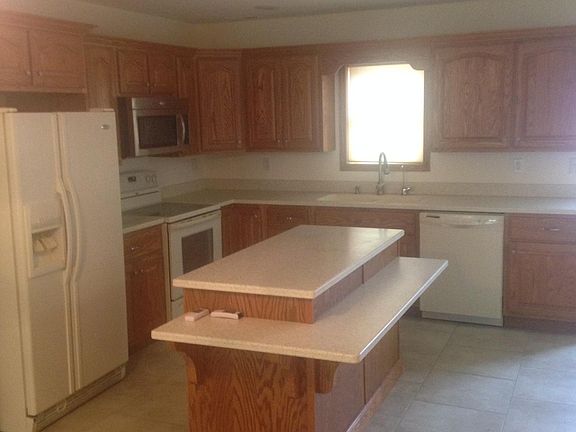 Full kitchen with walk around breakfast bar