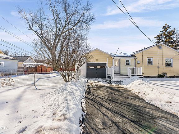 3rd image of 52 Lawnridge Avenue
