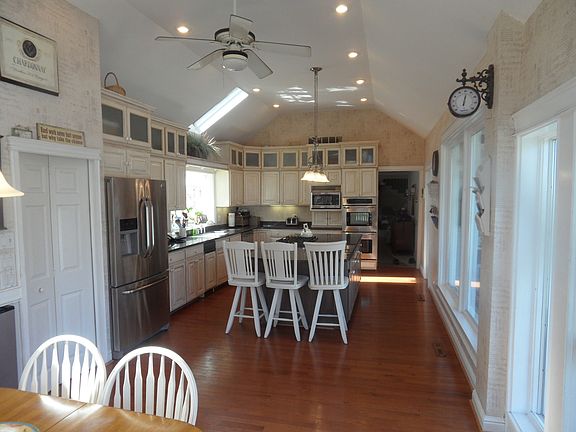 3rd image of 8200-20 W 119th St