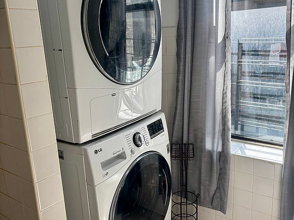 2nd image of 820 W 180th St APT 23