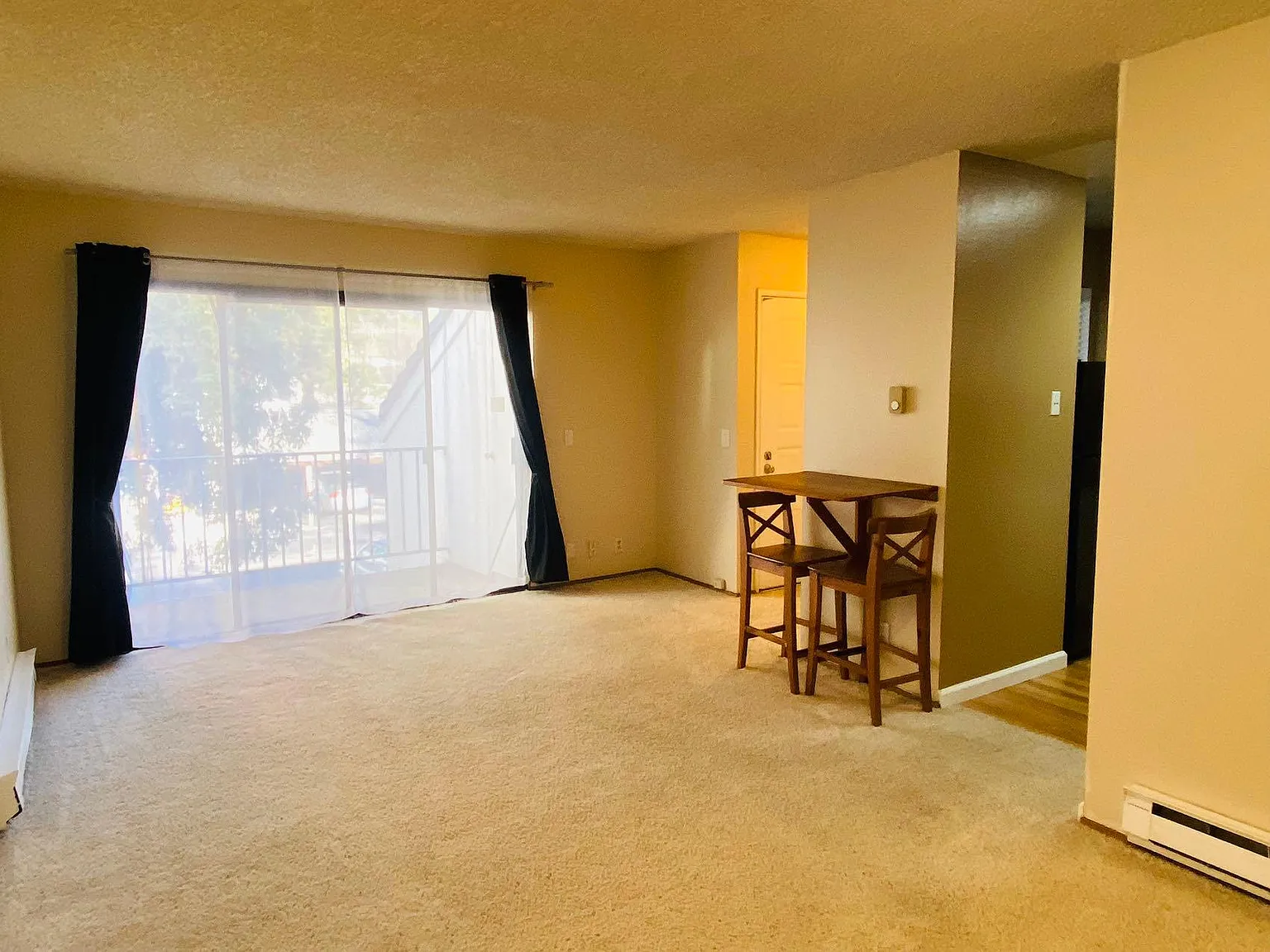 1 bed, 632 sqft, $2,430 — Photo 2