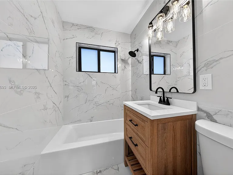 2633 NE 13th Ave #1 — Photo 13