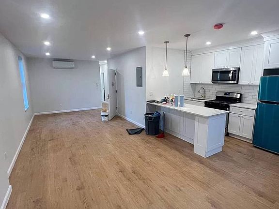 2nd image of 11310 Jamaica Ave