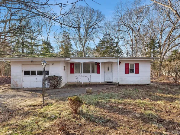 37 Cedar Drive, Springs, NY 11937