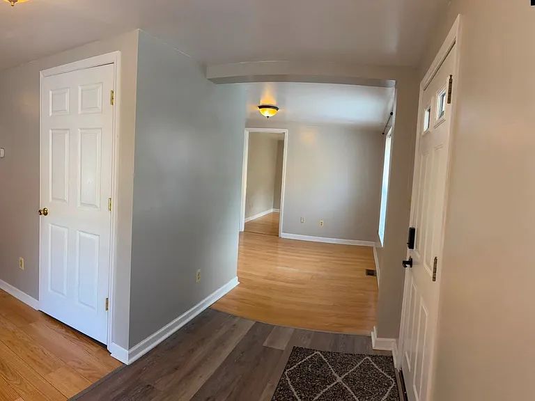 130 Robinson Aly #A — Photo 9