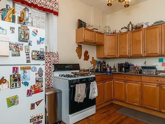 4th image of 1403 N Oakley Blvd