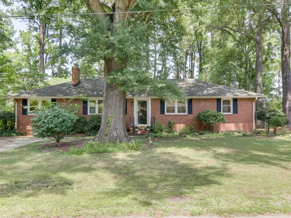 132 Causeway Dr, Chesapeake, VA 23322