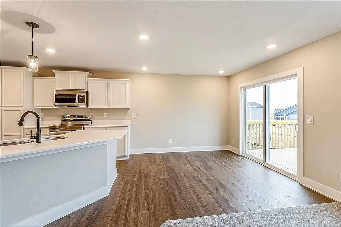 4 bed, 1809 sqft, $2,450 — Photo 4