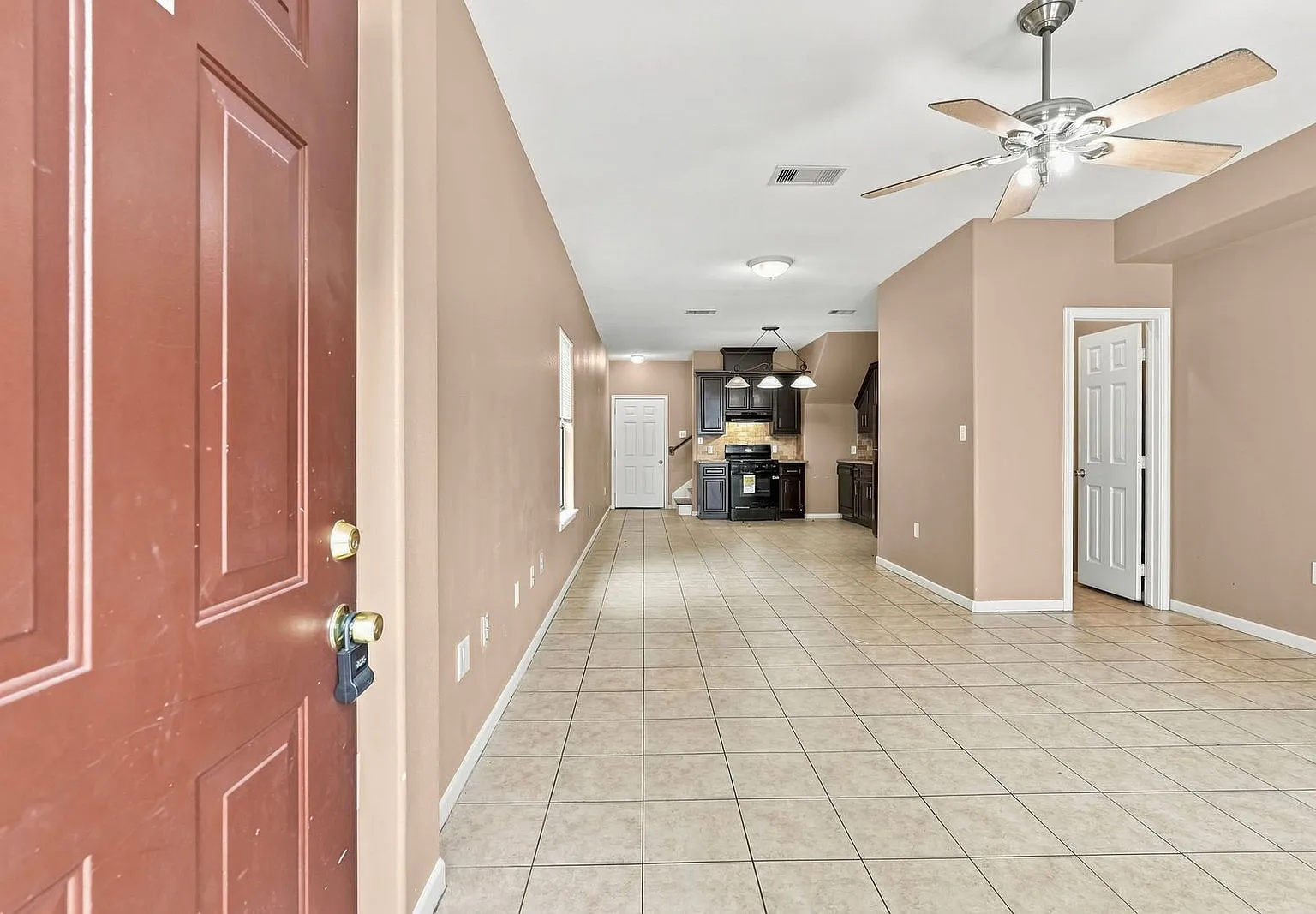 3 bed, 1.5 bath, 1292 sqft, $1,345 — Photo 2