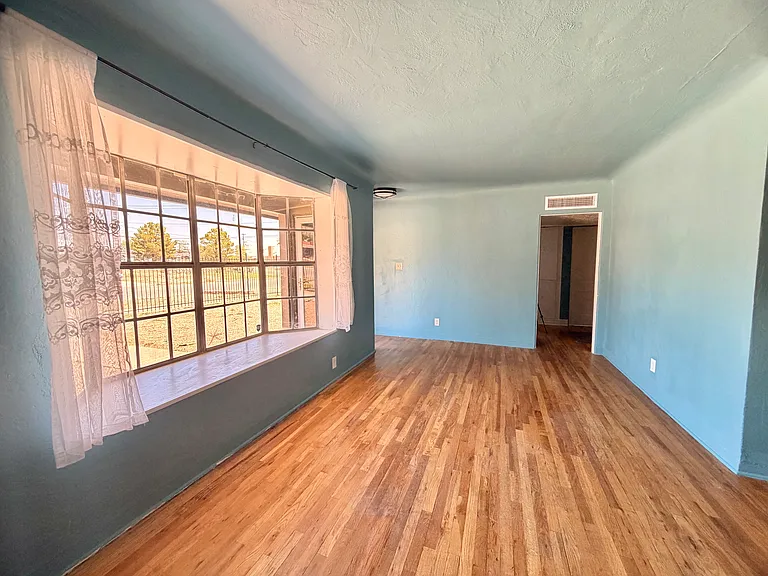 2924 Mountain Ave — Photo 3