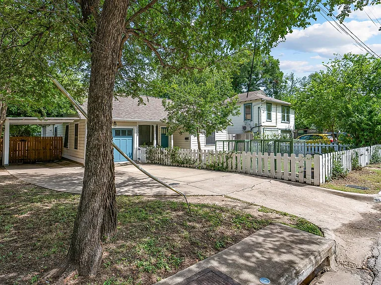 3305 Harris Park Ave — Photo 3