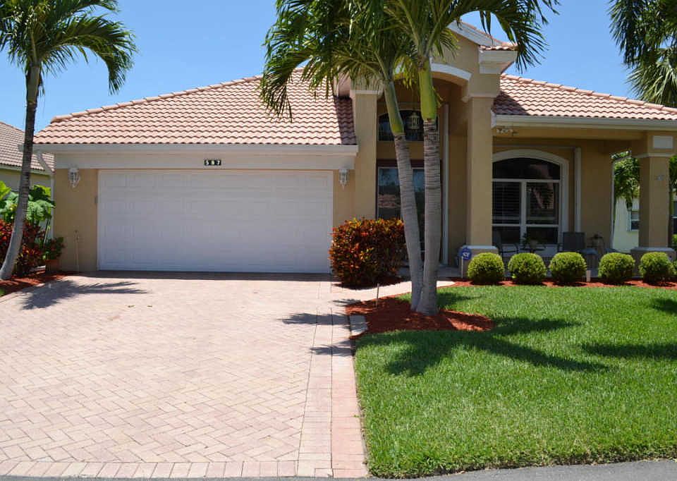 1st image of 587 NW Lambrusco Dr
