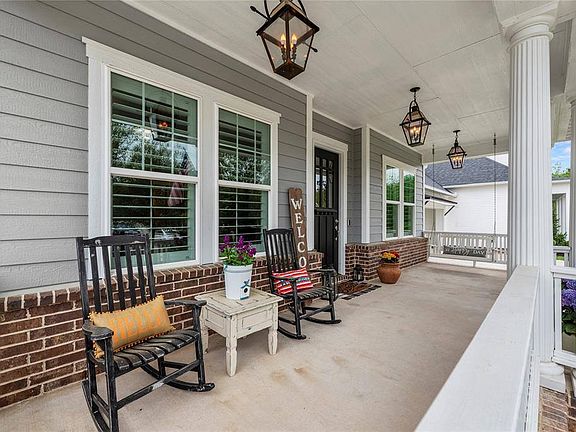 2nd image of 106 Silverwolf Cove Pl