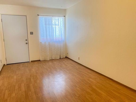 Entry/Living Room