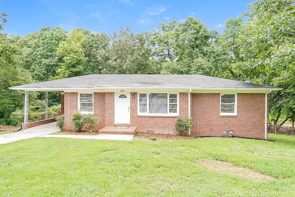 3 bed, 1.0 bath, 1116 sqft, $1,215 — Photo 1
