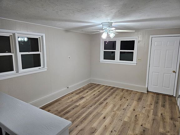 5th image of 1005 E Eldora Ave