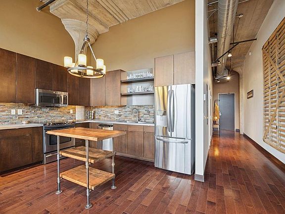 5th image of 618X Washington Ave N #602