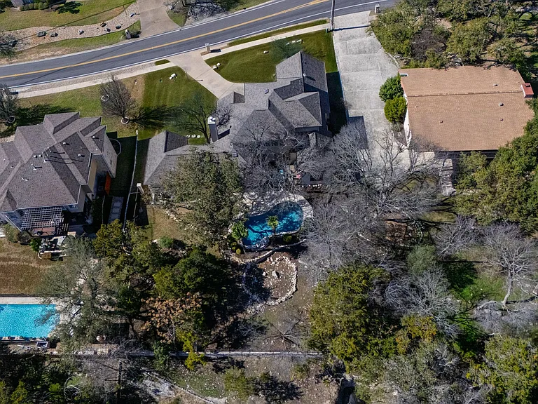 132 Lakeway Dr — Photo 32