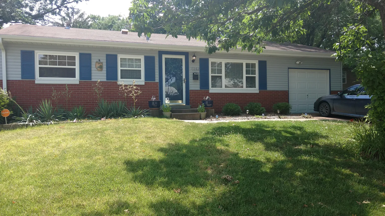 646 Village Square Dr photo 1