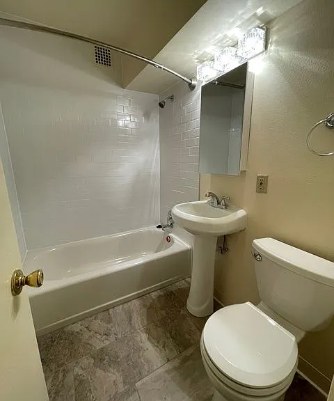 Executive House — Photo 21