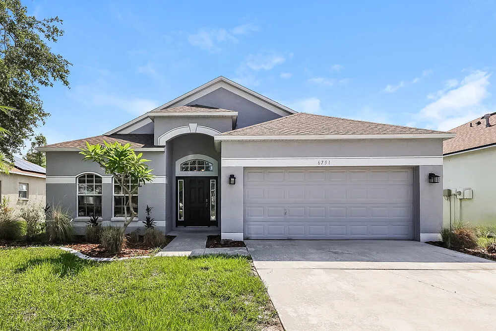 3 bed, 2.0 bath, 1722 sqft, $2,245 — Photo 1