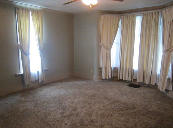 3rd image of 124 W Campbell St