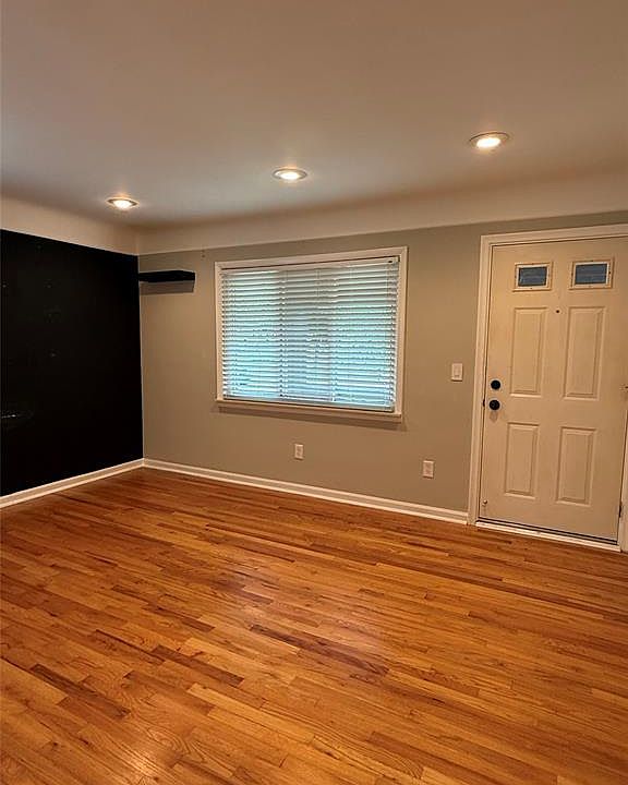 4003 Elmhurst Ave, photo 3