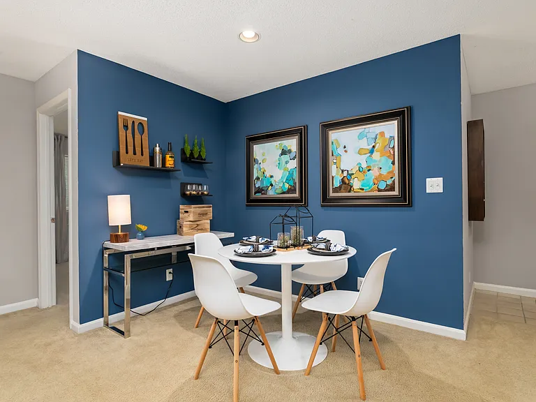 University Ridge Apartments — Photo 10