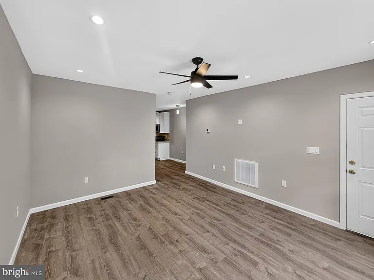 208 21st St NE #1 — Photo 4
