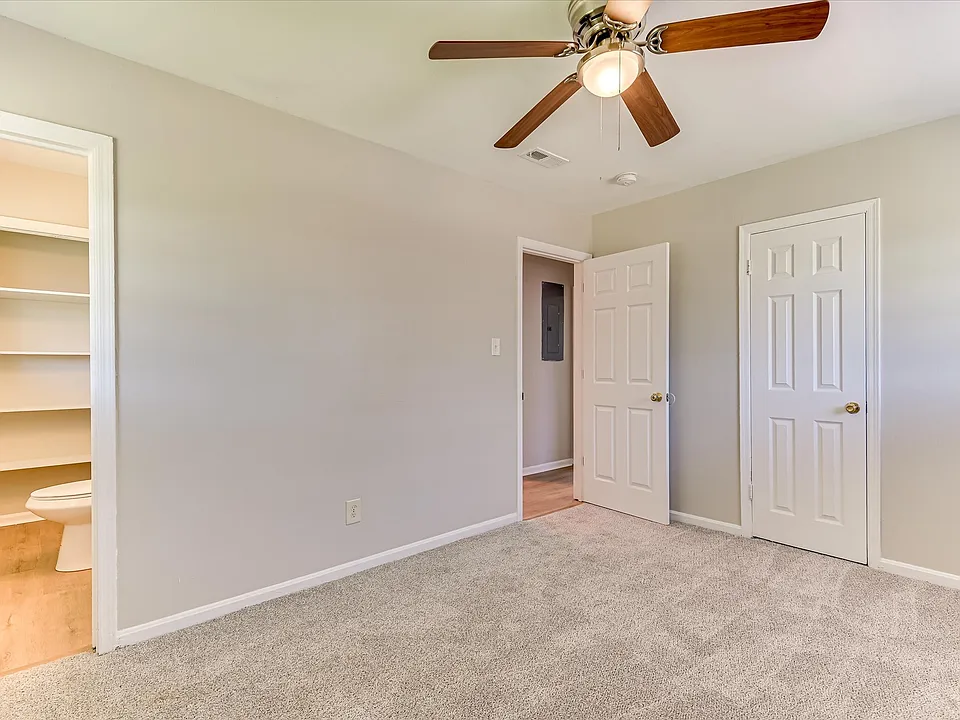 329 E View Dr