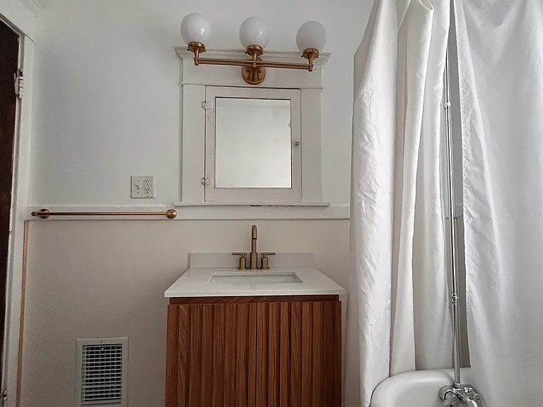 105 Florence Ave — Photo 20