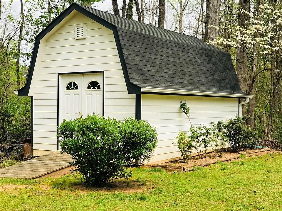 2nd image of 3221 Hamilton Rd
