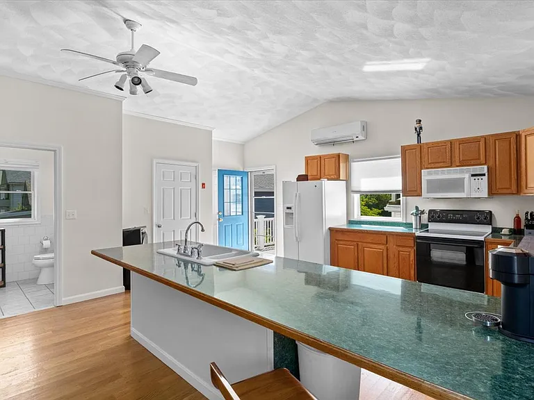 146 Dana Ave #R — Photo 10
