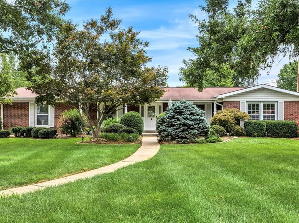 13805 Le Sabre Dr, Florissant, MO 63034