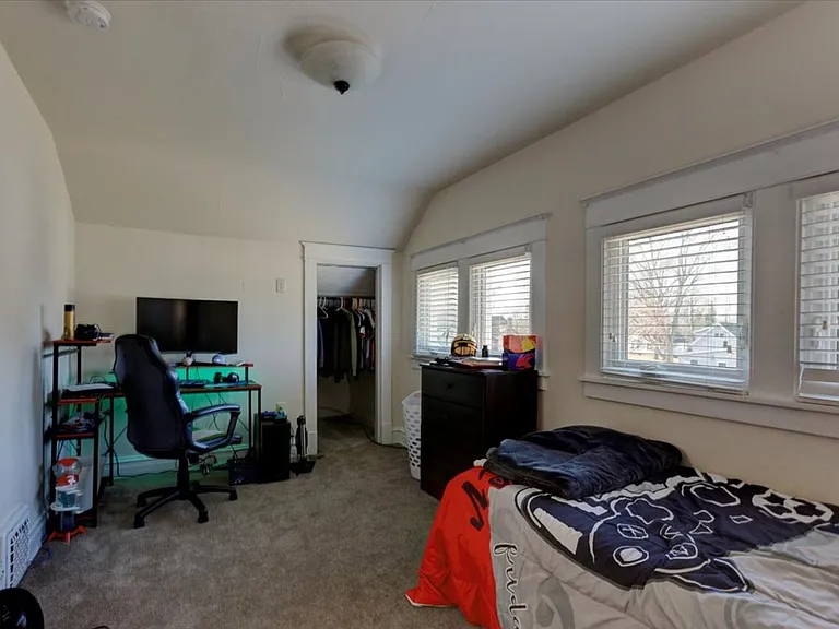 2115 3rd St E — Photo 14