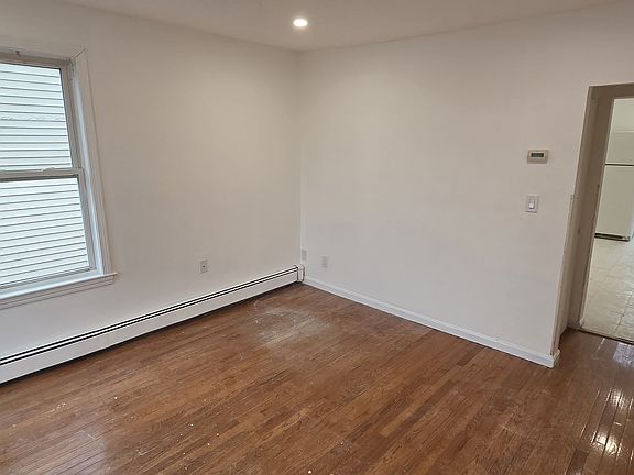5th image of 206 Chelsea St APT 3